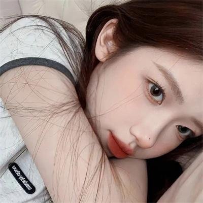 弱比少男闯女校